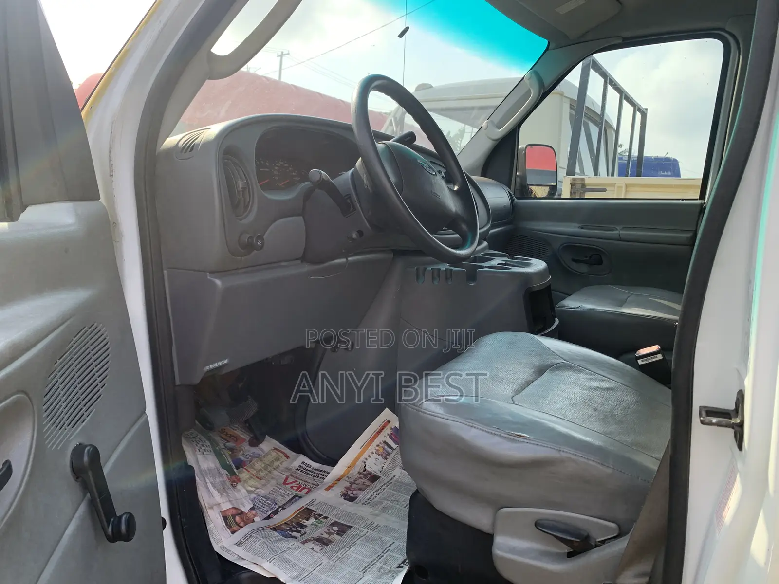 Ford E250 2004 Yellow