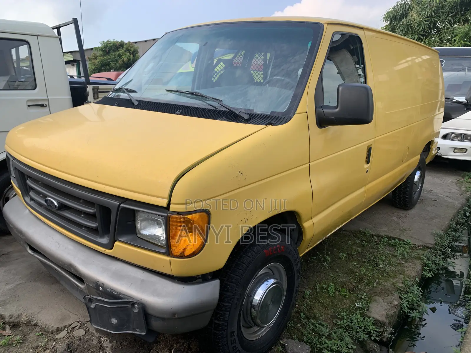 Ford E250 2004 Yellow