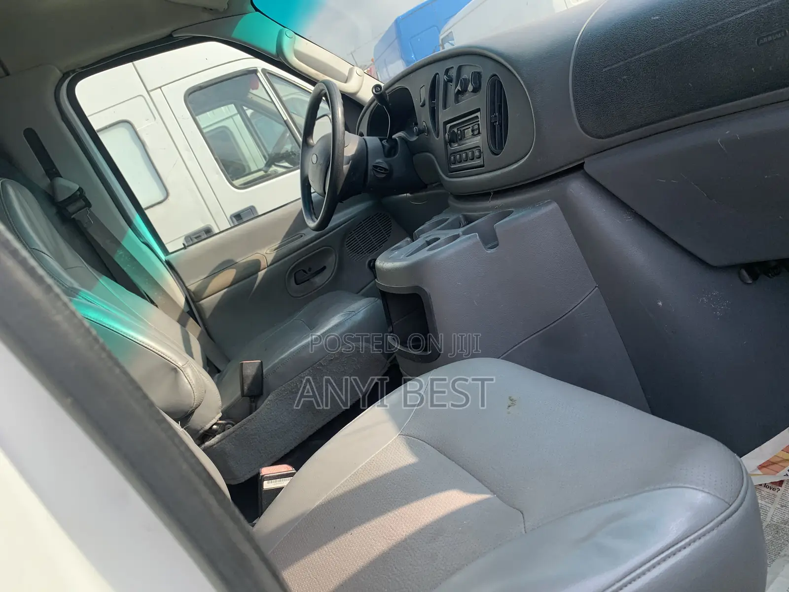Ford E250 2004 Yellow