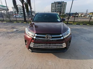 Toyota Highlander XLE 4x2 V6 (3.5L 6cyl 8A) 2017 Red