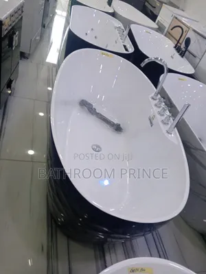 Glossy Black and White Acrylic Bathtub
