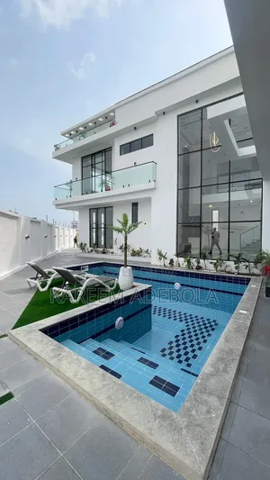 Furnished 5bdrm Duplex in Chevron for sale
