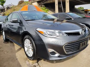 Toyota Avalon XLE Premium Sedan FWD (3.5L 6cyl 6A) 2013 Gray