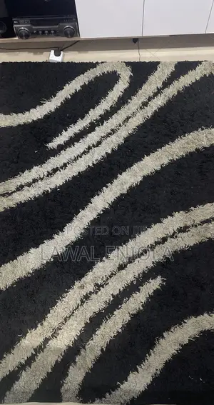 5by 7 Ft Shaggy Rug for Sale