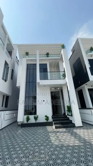 Furnished 5bdrm Duplex in Chevron for sale