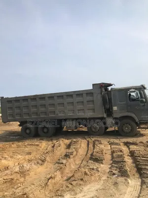 Howo 12 Tyres Dump Truck