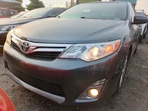 Toyota Camry XLE 4dr Sedan (3.5L 6cyl 6A) 2014 Gray