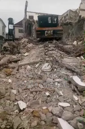 Hire a Good Excavator for Demolition