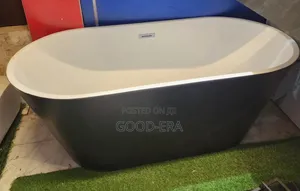 Black and White Free Stand Bath