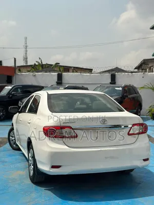Toyota Corolla LE 4dr Sedan (1.8L 4cyl 4A) 2013 White