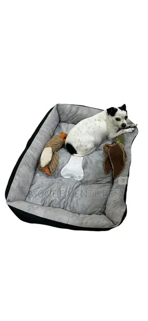 Pet Bed for Dogs and Cats Available in Round and Square Shape