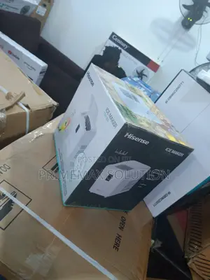 Hisense 12kg Portable Ice Maker With Auto Cleaning Feature