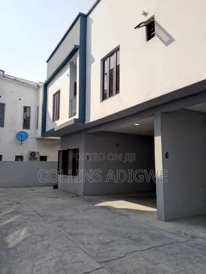 4bdrm Duplex in Orchid Road, Chevron for sale