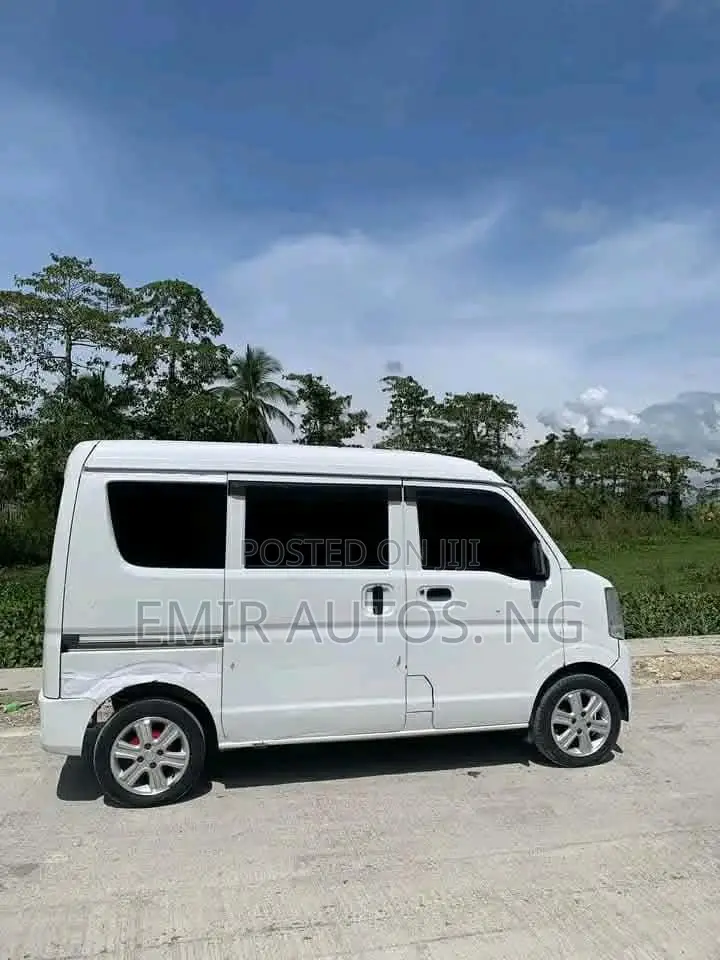 Suzuki Every 2012 White