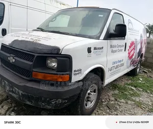 Chevrolet 3500 2002 White