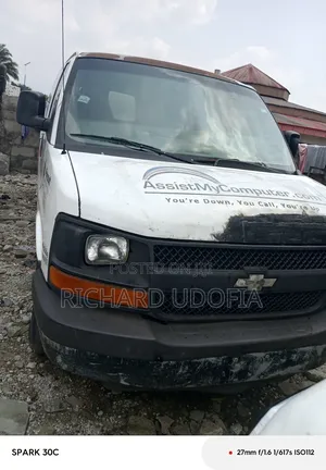 Chevrolet 3500 2002 White