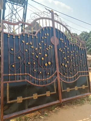 New Moden Wrought Iron Flower Gate