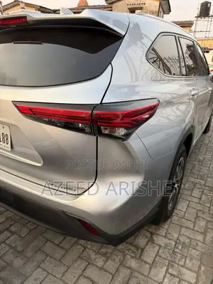 Toyota Highlander XLE 2022 Silver