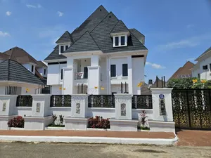 6bdrm Duplex in Estate, Gwarinpa for sale