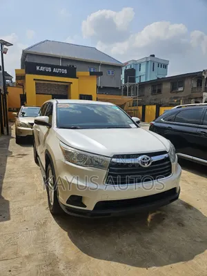 Toyota Highlander LE 4dr SUV (2.7L 4cyl 6A) 2015 White