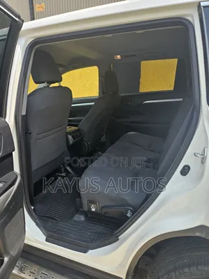 Toyota Highlander LE 4dr SUV (2.7L 4cyl 6A) 2015 White