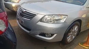 Toyota Camry XLE V6 4dr Sedan (3.5L 6cyl 6AM) 2010 Gold