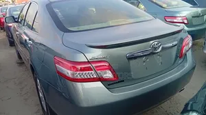 Toyota Camry XLE V6 4dr Sedan (3.5L 6cyl 6A) 2011 Green