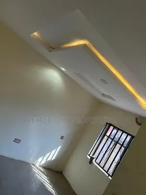 3bdrm Apartment in Ore Oluwa Street, Akala Express for rent