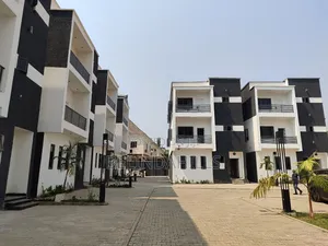 5bdrm Townhouse/Terrace in Kado for sale