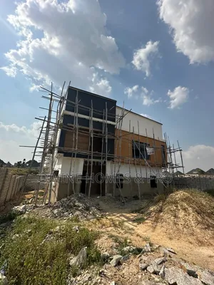 3bdrm Duplex in Lugbe District for sale
