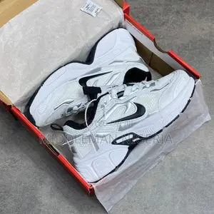 Nike V5 Runtekk White Black Sneakers