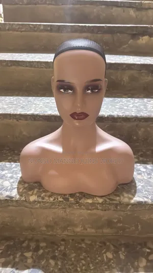 Female Mannequin Head With Shoulder