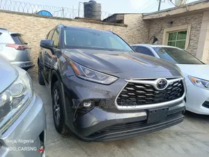 Toyota Highlander XLE 2021 Gray