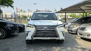 Lexus LX 570 AWD 2016 White