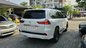 Lexus LX 570 AWD 2016 White