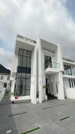 Furnished 5bdrm Duplex in Chevron for sale