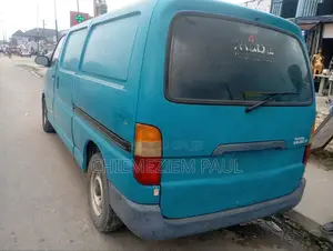 Toyota HiAce 2006 Blue