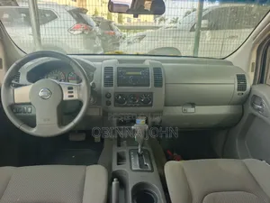 Nissan Frontier Crew Cab SE 4x4 2009 Gray