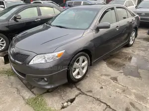 Toyota Camry SE 4dr Sedan (2.5L 4cyl 6A) 2011 Gray