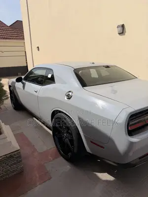 Dodge Challenger SXT Plus 2dr Coupe (3.6L 6cyl 8A) 2015