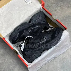 Nike Runtekk Triple Black Sneakers