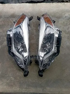 Headlight Toyota Corolla 2014