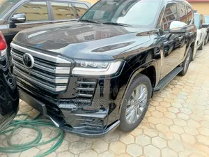 Toyota Land Cruiser LC300 2023 Black
