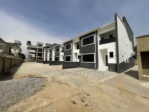 4bdrm Townhouse / Terrace in Mabushi for rent