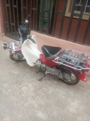 Honda CB 2018 Red