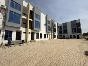 4bdrm Townhouse/Terrace in Mabushi for sale