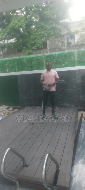 Pool Cover With Automatic Opening and Remote Control