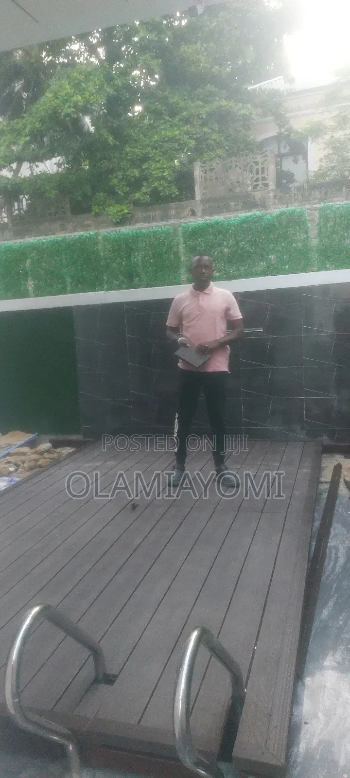 Pool Cover With Automatic Opening and Remote Control