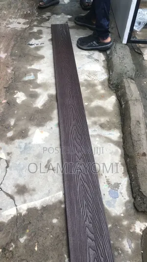 Pool Cover With Automatic Opening and Remote Control