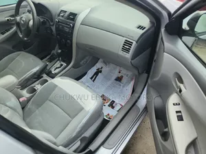 Toyota Corolla LE 4dr Sedan (1.8L 4cyl 4A) 2010 Silver